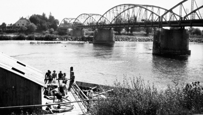 Crveni most na izvornoj lokaciji u produžetku Savske ceste (Fotografije Saša Šimpraga)